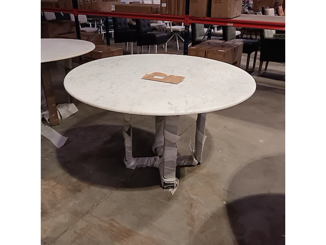 Marmer eettafel wit buiten binnen, zwarte voet, 2025 - afbeelding 1 van  3