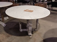 Marmer eettafel wit buiten binnen, zwarte voet, 2025 - afbeelding 1 van  3