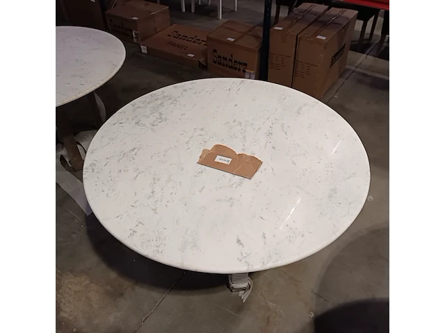 Marmer eettafel wit buiten binnen, zwarte voet, 2025 - afbeelding 2 van  3