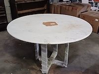 Marmer eettafel wit buiten binnen, zwarte voet, 2025 - afbeelding 1 van  3