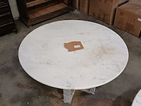 Marmer eettafel wit buiten binnen, zwarte voet, 2025 - afbeelding 2 van  3
