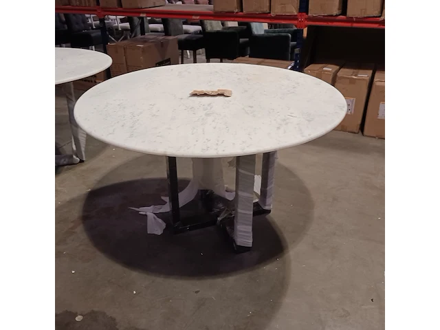 Marmer eettafel wit buiten/binnen, zwarte voet, 2025 - afbeelding 1 van  4