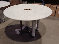 Marmer eettafel wit buiten/binnen, zwarte voet, 2025 - afbeelding 1 van  4
