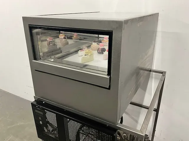 Marrone gekoelde gebaksvitrine - afbeelding 3 van  14