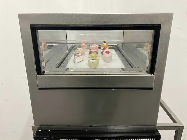 Marrone gekoelde gebaksvitrine - afbeelding 1 van  14