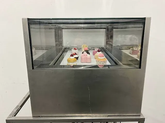 Marrone gekoelde gebaksvitrine - afbeelding 7 van  14