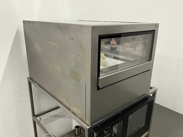 Marrone gekoelde gebaksvitrine - afbeelding 10 van  14