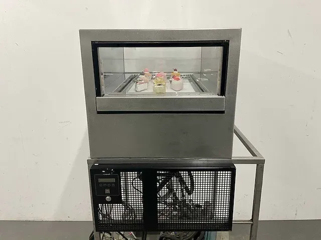 Marrone gekoelde gebaksvitrine - afbeelding 12 van  14