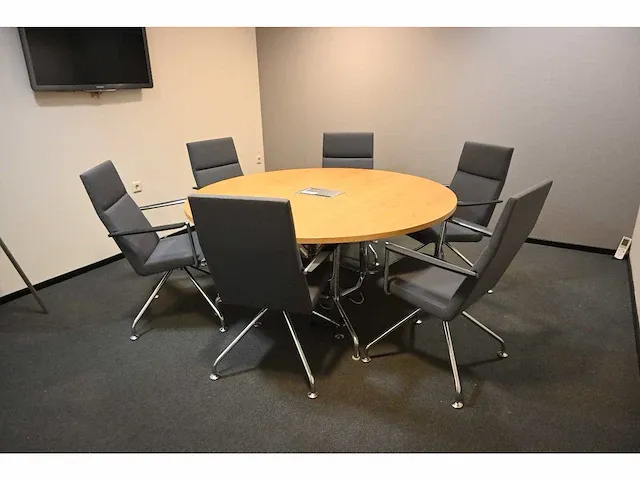 Martela - form - design vergader opstelling met 6 vergaderstoelen - afbeelding 1 van  7
