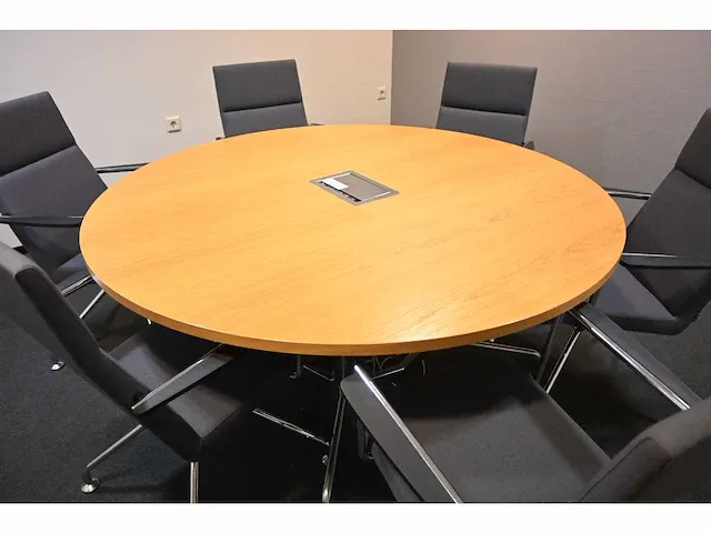 Martela - form - design vergader opstelling met 6 vergaderstoelen - afbeelding 2 van  7