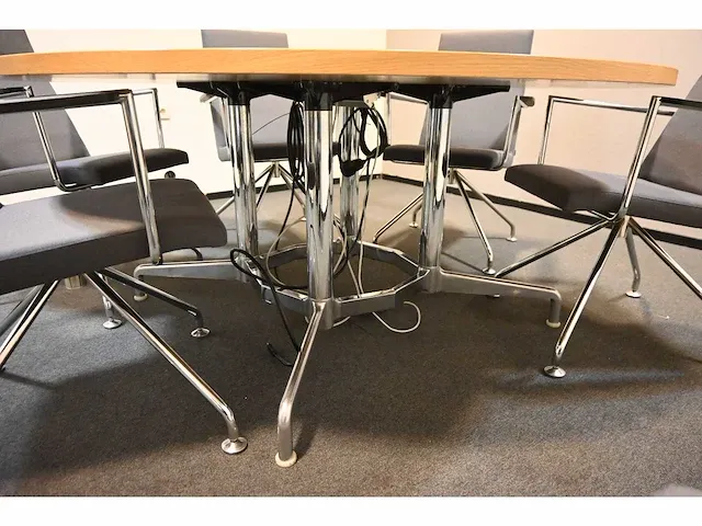 Martela - form - design vergader opstelling met 6 vergaderstoelen - afbeelding 6 van  7