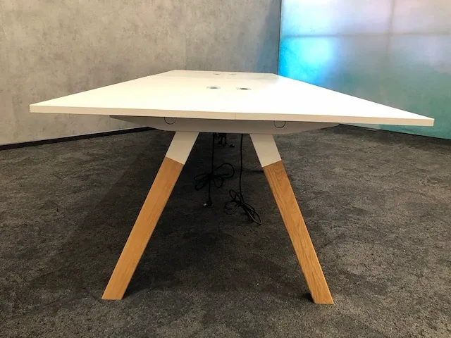 Martela frankie - 4 persoons workbench - houten a-poot - afbeelding 8 van  16