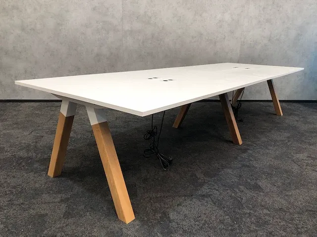 Martela frankie - 4 persoons workbench - houten a-poot - afbeelding 14 van  16