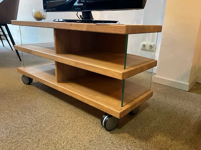Maruna verrijdbaar eiken tv meubel - afbeelding 4 van  6