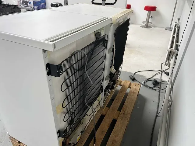 Marynen - koelkast tafelmodel + frigidaire vriezer tafelmodel - afbeelding 3 van  11