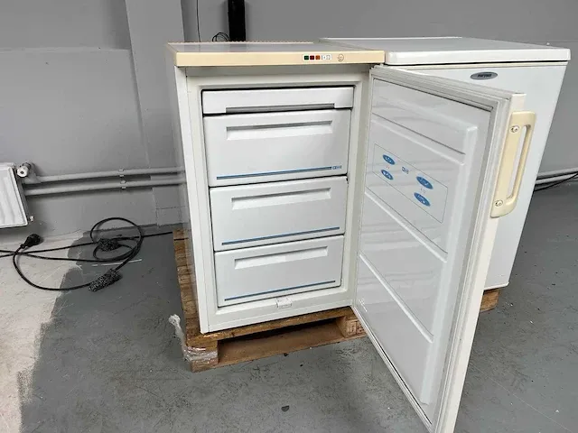 Marynen - koelkast tafelmodel + frigidaire vriezer tafelmodel - afbeelding 6 van  11