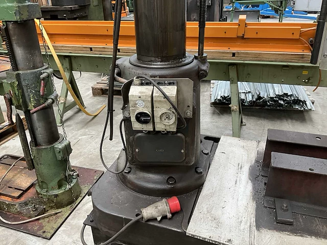 Mas yr2 kolomboormachine - afbeelding 18 van  19