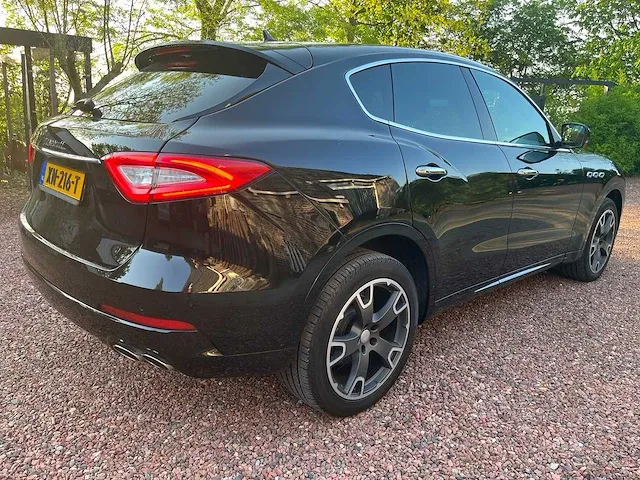 Maserati - levante - personenauto - afbeelding 18 van  23