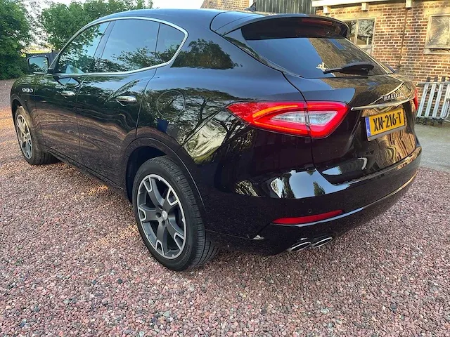 Maserati - levante - personenauto - afbeelding 19 van  23