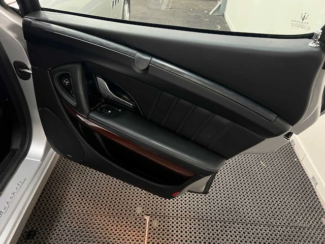 Maserati - quattroporte - youngtimer > 15 - 2005 - afbeelding 25 van  39
