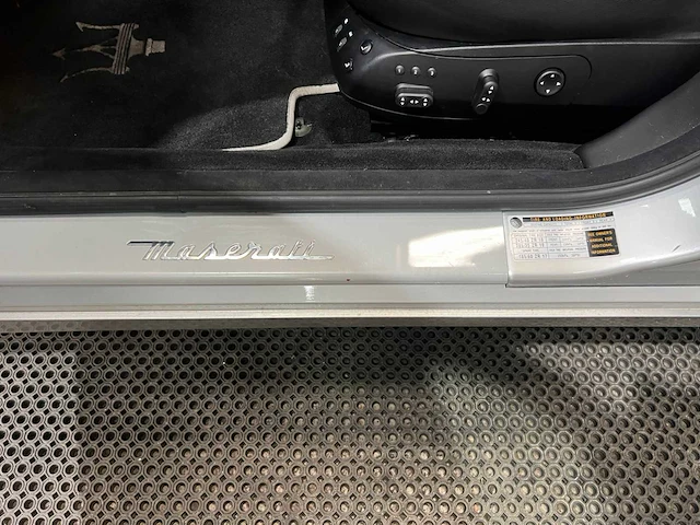 Maserati - quattroporte - youngtimer > 15 - 2005 - afbeelding 29 van  39
