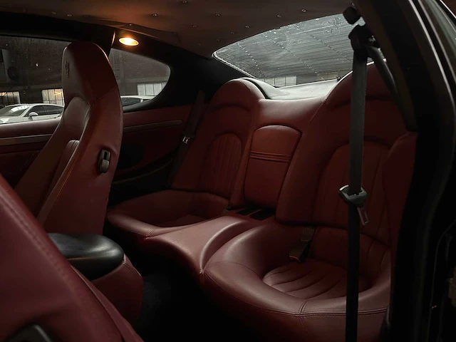 Maserati coupé cambiocorsa 4200 gt 4.2 v8 390pk 2004 youngtimer - afbeelding 18 van  33