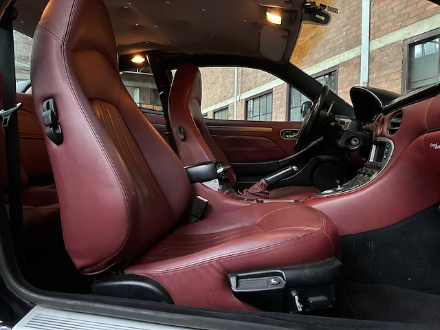 Maserati coupé cambiocorsa 4200 gt 4.2 v8 390pk 2004 youngtimer - afbeelding 21 van  33