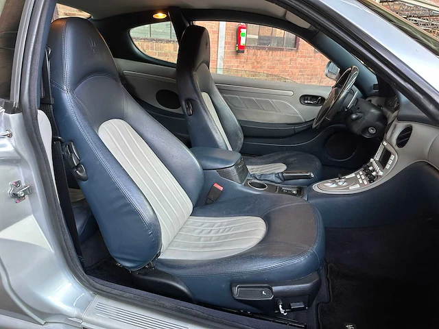 Maserati coupé cambiocorsa 4200 gt 4.2 v8 390pk 2005 youngtimer - afbeelding 32 van  36