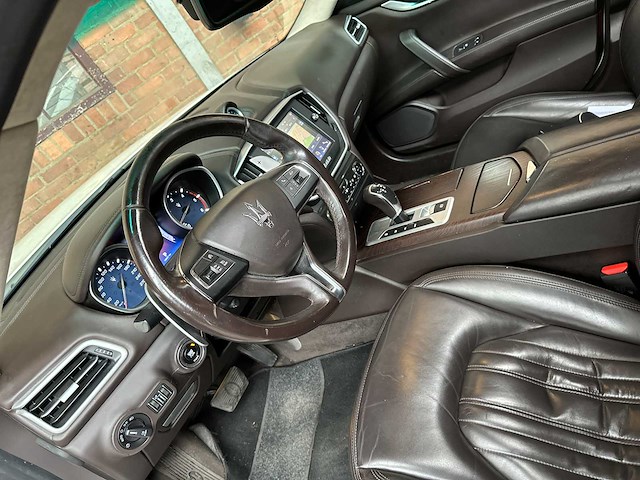 Maserati ghibli 3.0 v6 d 275pk 2015 (origineel-nl), hf-346-h - afbeelding 26 van  65