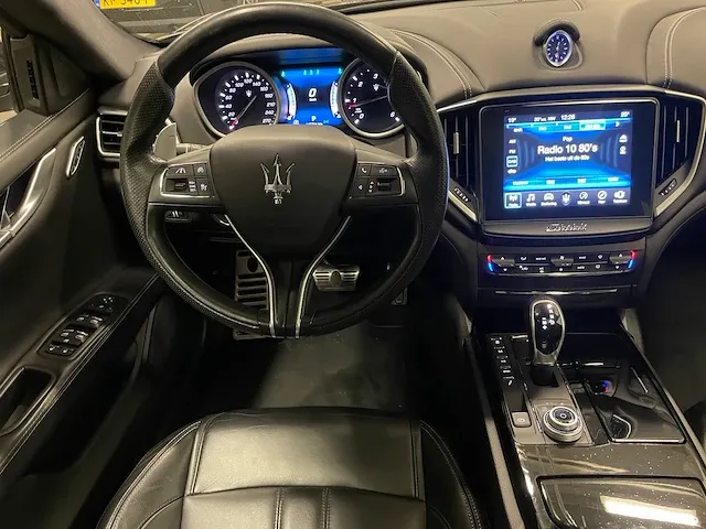 Maserati ghibli 3.0 v6 d gransport facelift -orig. nl- 275pk 2017, pg-705-r - afbeelding 21 van  59