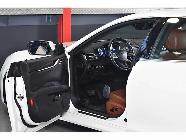 Maserati ghibli q4 sedan 3,0l v6 - 2015 - afbeelding 10 van  100