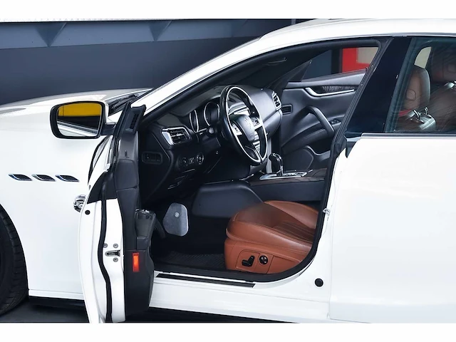 Maserati ghibli q4 sedan 3,0l v6 - 2015 - afbeelding 11 van  100