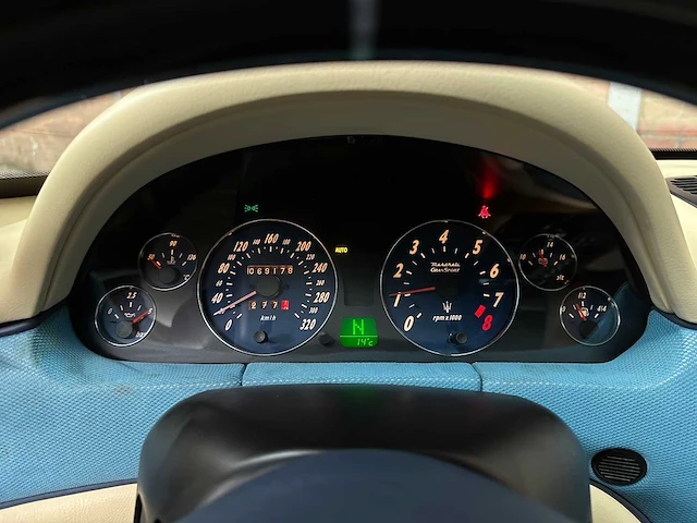 Maserati gransport coupé 4.2 v8 400pk 2005 youngtimer - afbeelding 17 van  39