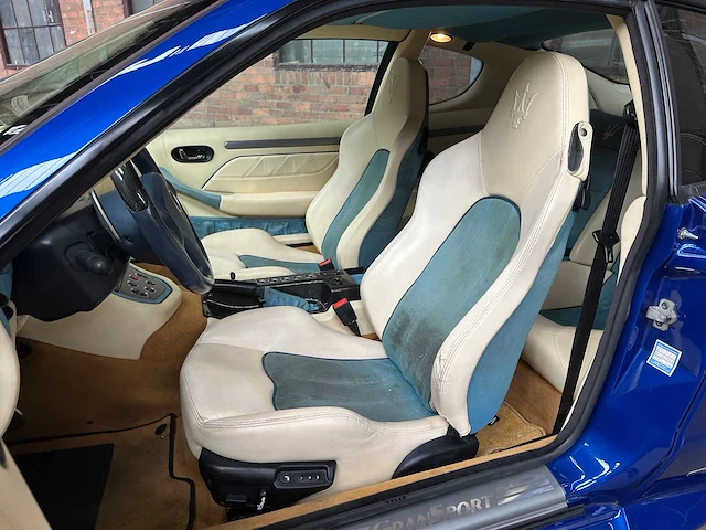 Maserati gransport coupé 4.2 v8 400pk 2005 youngtimer - afbeelding 27 van  39