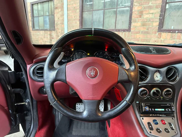 Maserati gransport coupe 4.2 v8 400pk 2006 -youngtimer- - afbeelding 13 van  38
