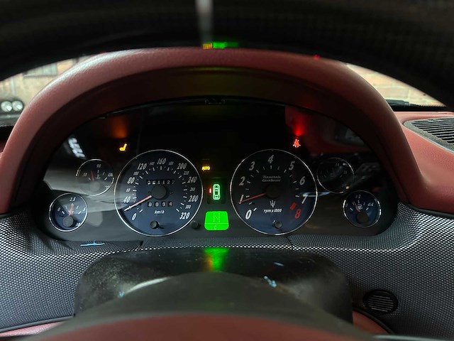Maserati gransport coupe 4.2 v8 400pk 2006 -youngtimer- - afbeelding 17 van  38