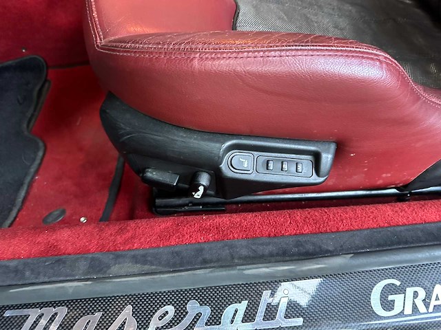 Maserati gransport coupe 4.2 v8 400pk 2006 -youngtimer- - afbeelding 30 van  38