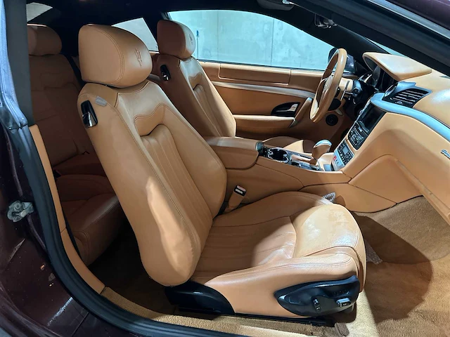 Maserati granturismo 4.2 v8 405pk 2008, n-916-bg youngtimer - afbeelding 29 van  39