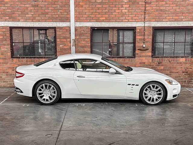 Maserati granturismo 4.2 v8 405pk 2008 youngtimer - afbeelding 10 van  45