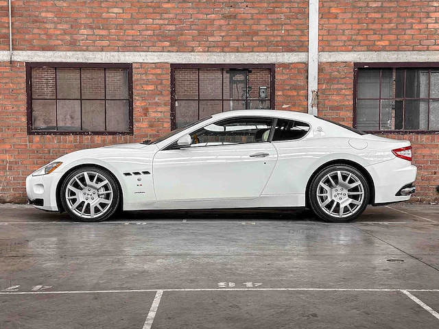 Maserati granturismo 4.2 v8 405pk 2008 youngtimer - afbeelding 17 van  45