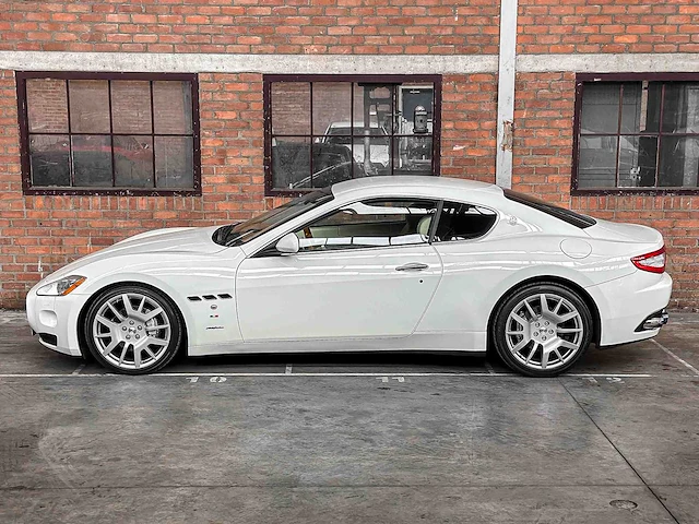 Maserati granturismo 4.2 v8 405pk 2008 youngtimer - afbeelding 18 van  45