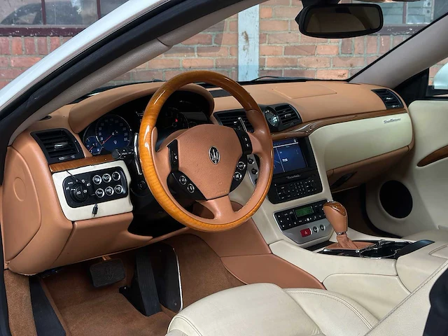 Maserati granturismo 4.2 v8 405pk 2008 youngtimer - afbeelding 19 van  45