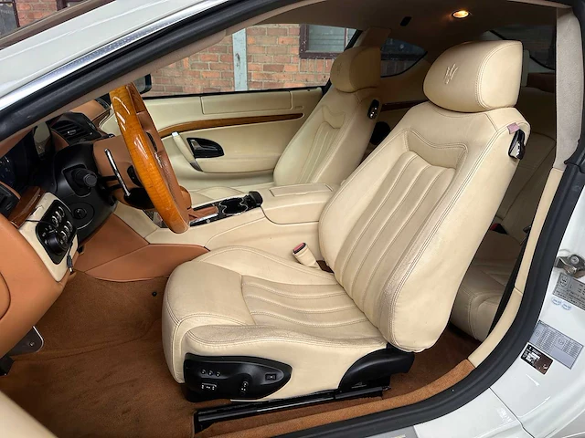 Maserati granturismo 4.2 v8 405pk 2008 youngtimer - afbeelding 38 van  45