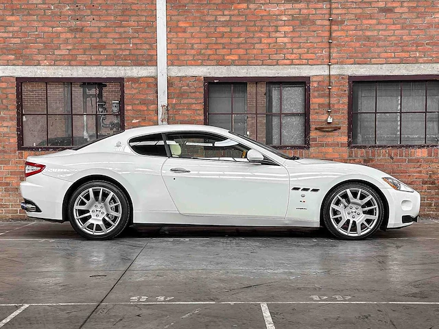 Maserati granturismo 4.2 v8 405pk 2008 youngtimer - afbeelding 9 van  45
