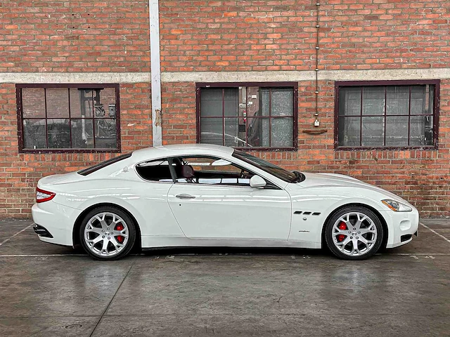 Maserati granturismo 4.2 v8 405pk 2008 youngtimer - afbeelding 2 van  44