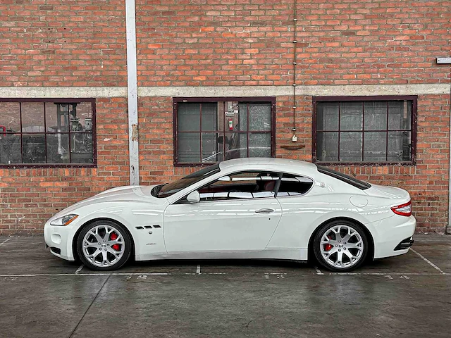 Maserati granturismo 4.2 v8 405pk 2008 youngtimer - afbeelding 10 van  44