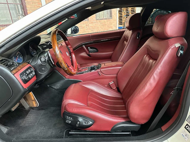 Maserati granturismo 4.2 v8 405pk 2008 youngtimer - afbeelding 27 van  44