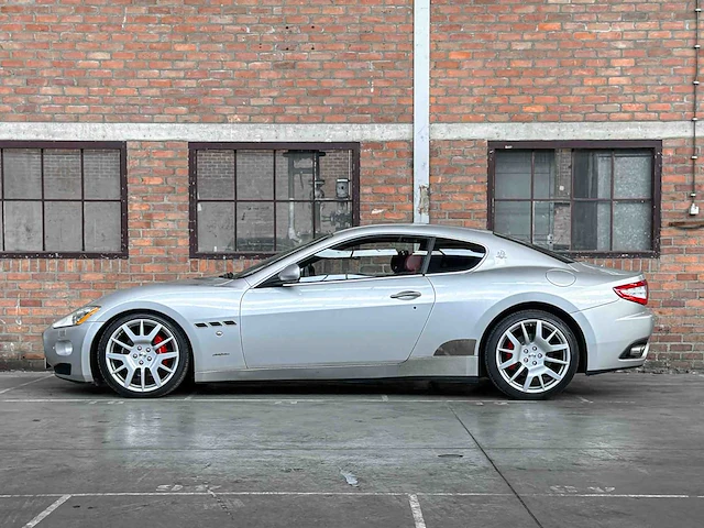 Maserati granturismo 4.2 v8 405pk 2009 youngtimer - afbeelding 9 van  43