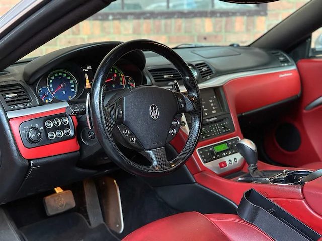 Maserati granturismo 4.2 v8 405pk 2009 youngtimer - afbeelding 11 van  43