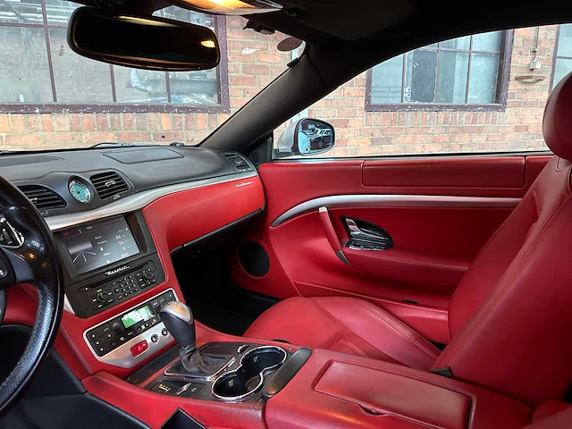 Maserati granturismo 4.2 v8 405pk 2009 youngtimer - afbeelding 14 van  43